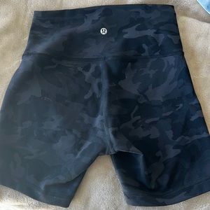 Lululemon wunder train 6 in shorts